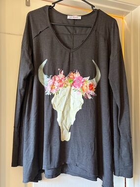 Buddy Basics Charcoal V-Neck Long-sleeve Top with Floral Skull Graphic